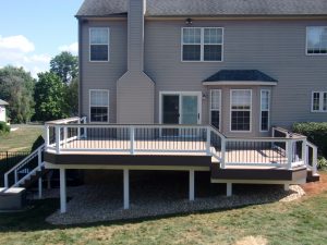 Timbertech PVC Brownstone deck with American Walnut border and drink rail, posts &#038; beams covered with white vinyl &#8211; Aston PA