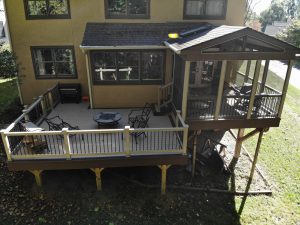 Timbertech PVC Brownstone deck with American Walnut border, almond vinyl railings with black aluminum balusters &#8211; Newark DE