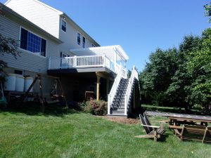 Trex Island Mist deck with White Vinyl railings and pergola &#8211; Bear DE