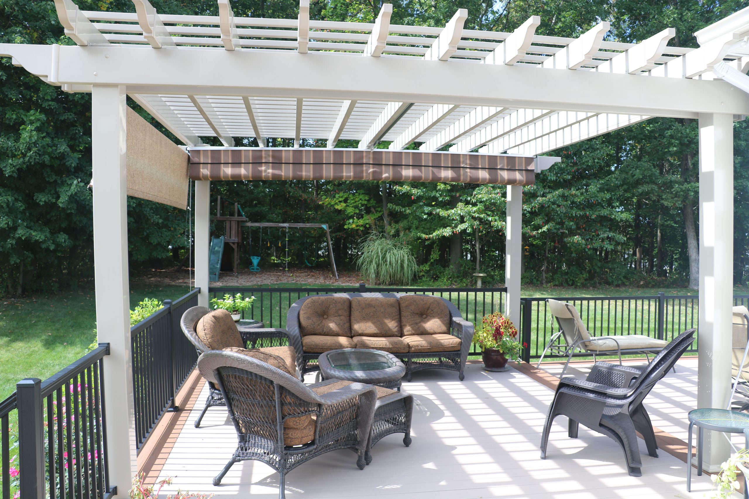 How to build a deck with a pergola